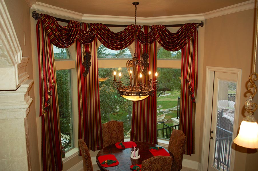 dining room with draperies